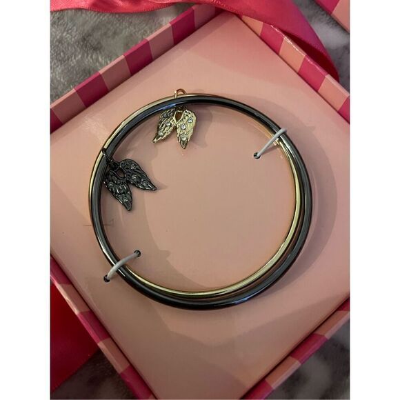 VS vintage htf angel wing set of 2 pave circle bangle statement bracelet nib - Picture 3 of 6